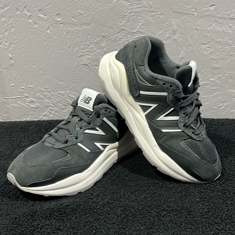 🔥🔥 New Balance‎ 57/40 Low Blacktop Running Shoes Women Sz 7.5 - EXCELLENT